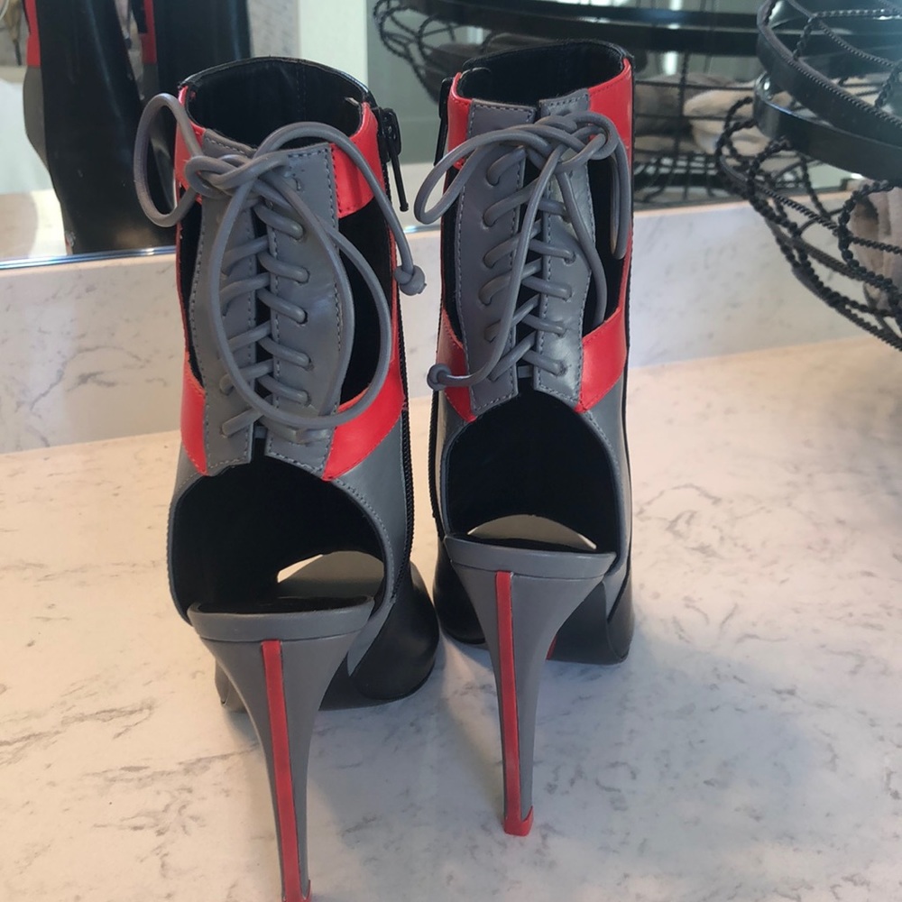 Alepel Booties Gray/blck/red size 7